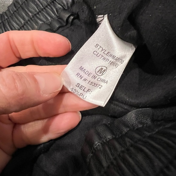 Bohme Sahara Vegan Faux Leather Women’s Black Jogger Pants Size Medium - Picture 10 of 15